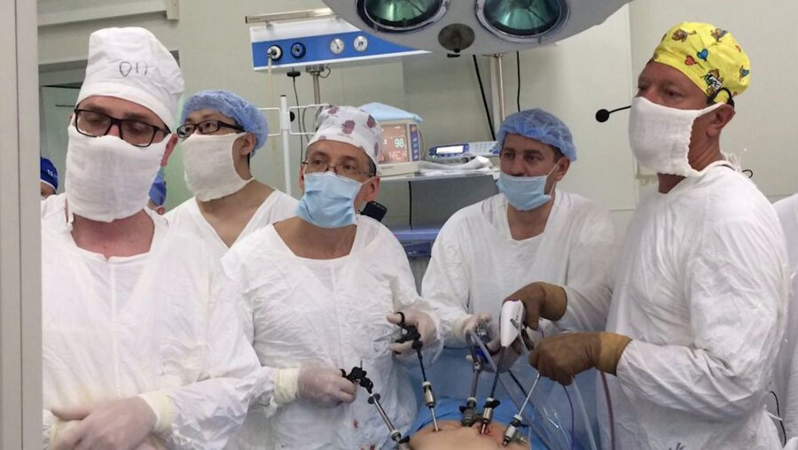 Laparoscopic Adhesiolysis LIVE